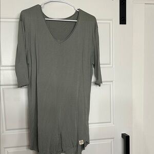 One Golden Thread Tree V Neck Medium